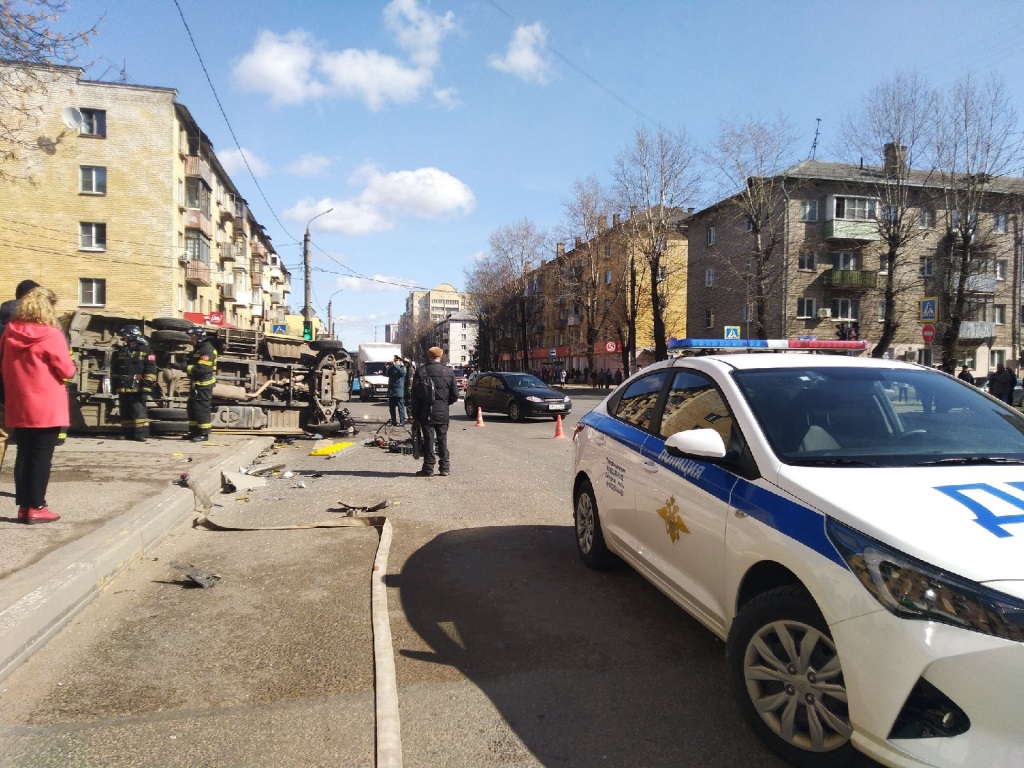 Новости тверьград сегодня. Волоколамский проспект Тверь 14 апреля. Авария в Твери 14 апреля 2022 со скорой помощью.