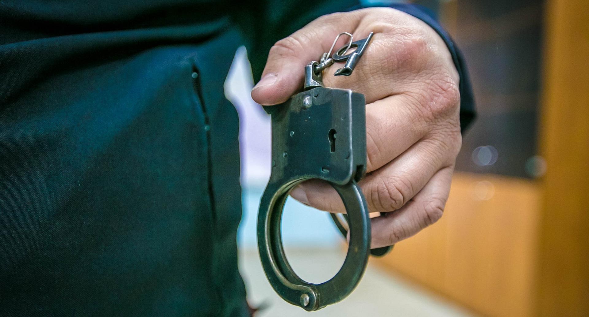 Тверские полицейские задержали двоих подозреваемых в грабеже