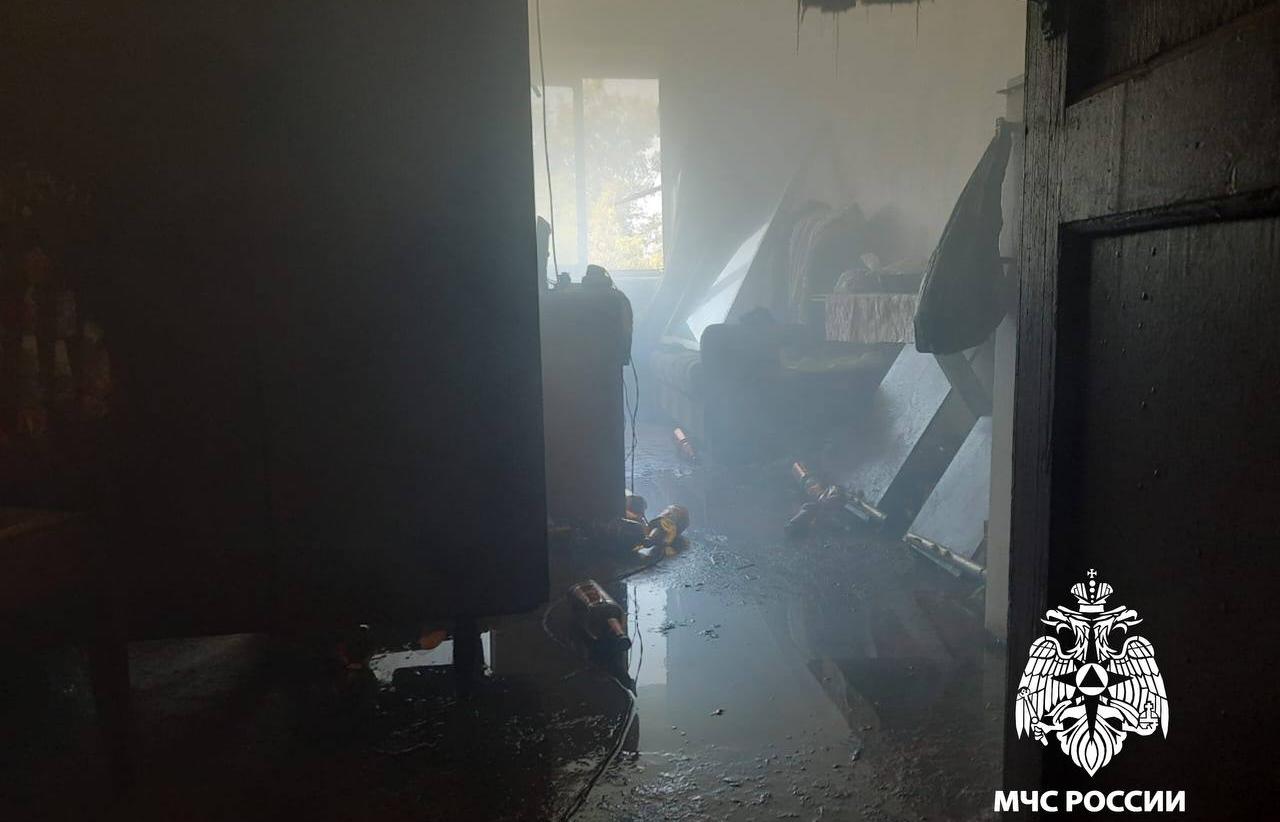 Один человек погиб и 15 эвакуированы из-за пожара в Торжке 