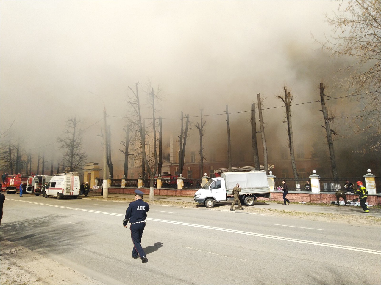 В Твери горит здание ЦНИИ на набережной Афанасия Никитина 