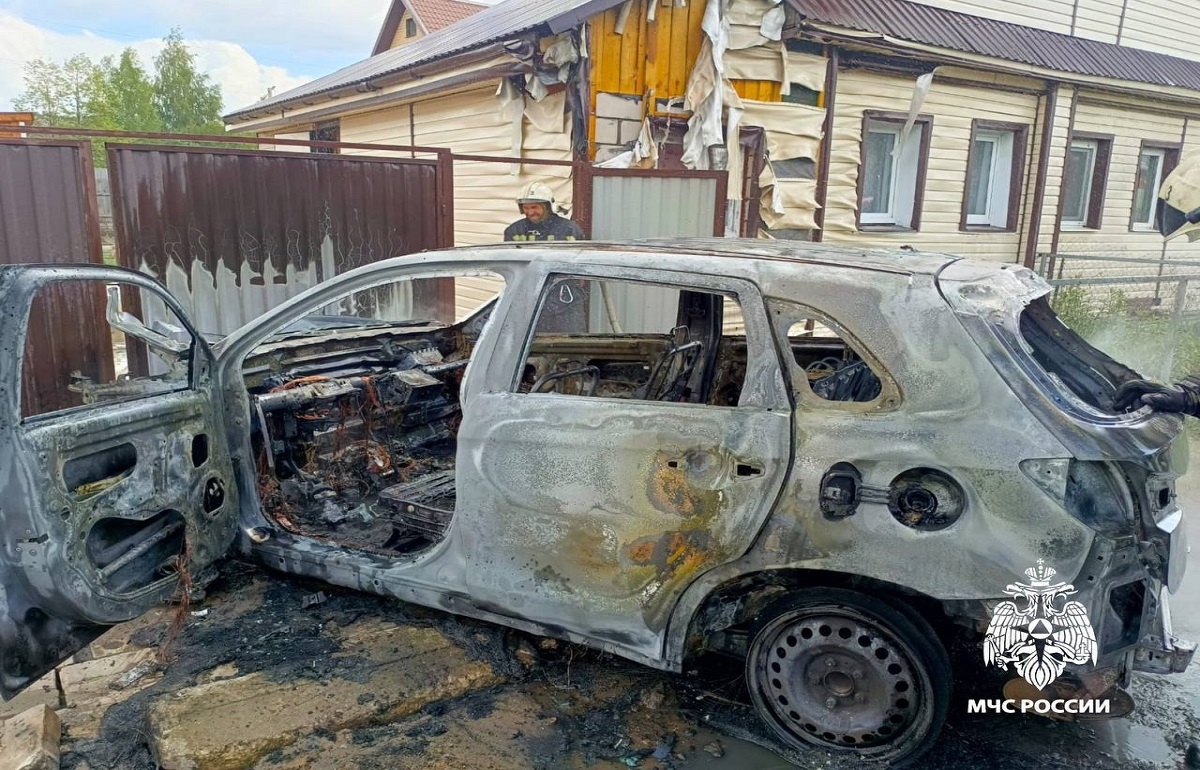 Житель Твери строительным феном спалил собственный автомобиль