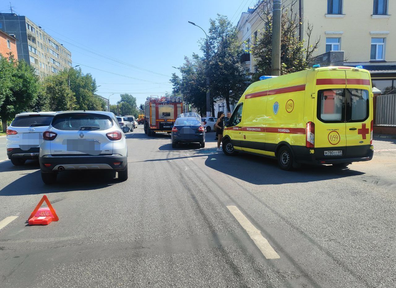В Твери на улице Горького столкнулись четыре машины