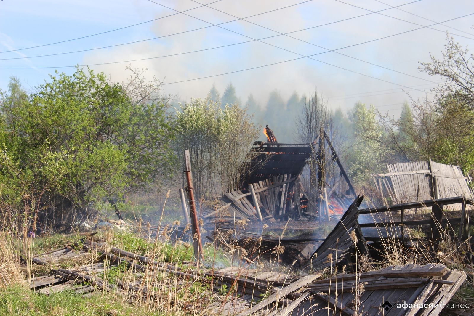 Четыре дома сгорели в результате пожара в деревне Тверской области