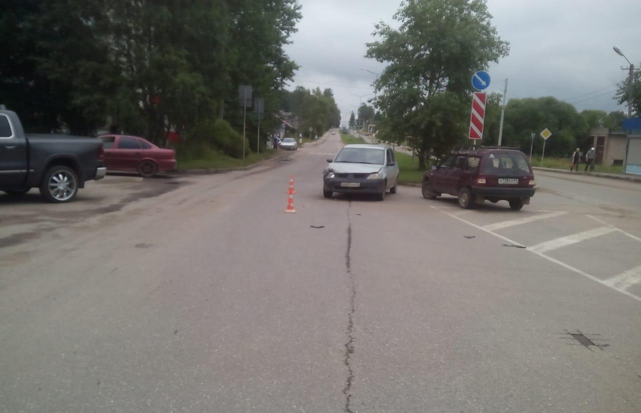 В Бологое водитель не смог выехать с парковки без ДТП