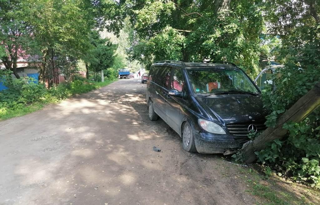 В Ржеве пьяный на машине сбил пешехода и пытался скрыться с места ДТП