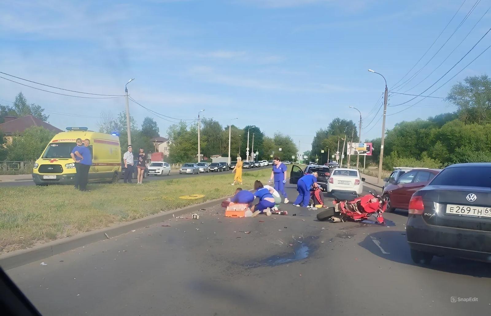 В Твери столкнулись мотоцикл и машина