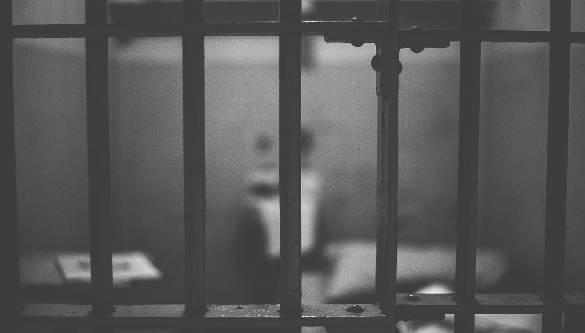 Сидящего в тюрьме «Тверского волка» обвиняют в истязании и убийстве заключенных