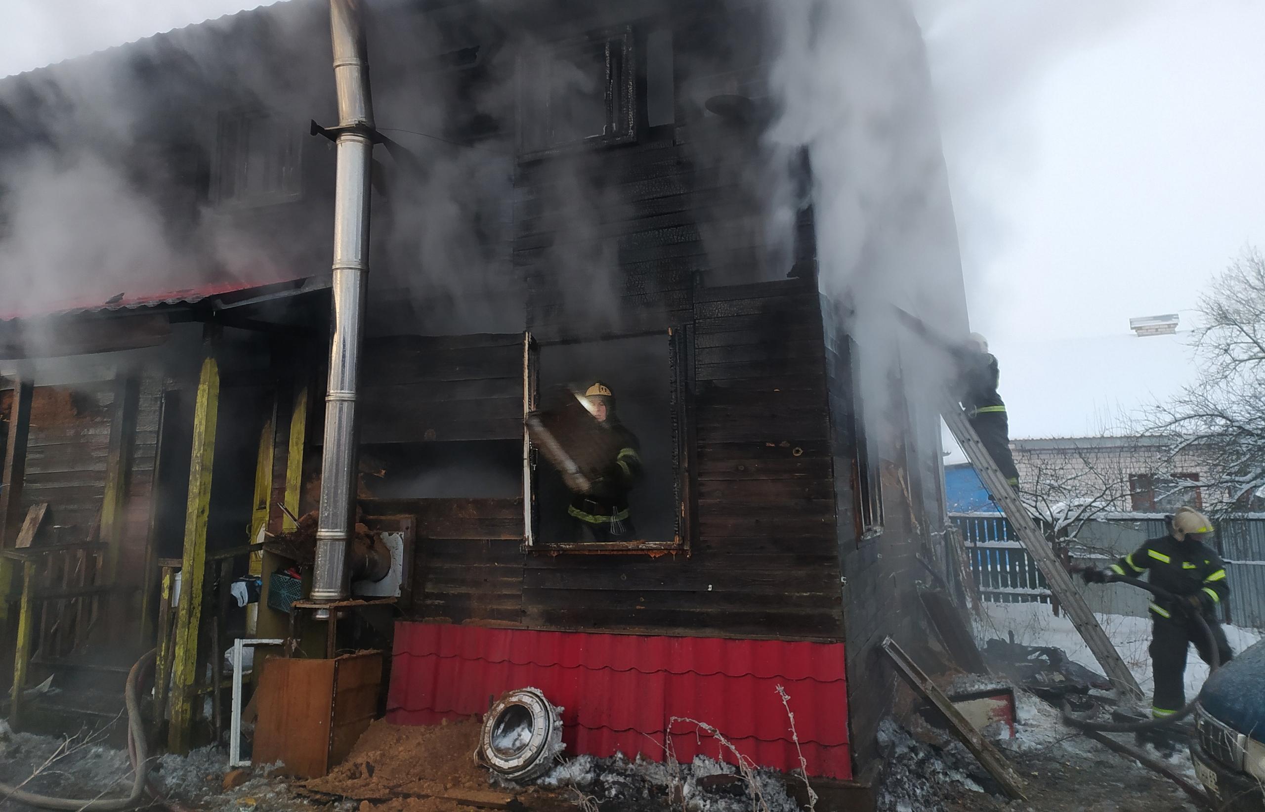 В Кимрах пожарные потушили жилой дом