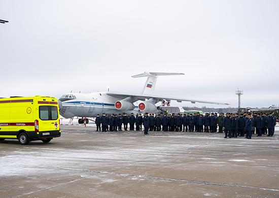 В Тверском полку военно-транспортной авиации главнокомандующему ВКС показали, как в кратчайшие сроки переоборудовать Ил-76 - новости Афанасий