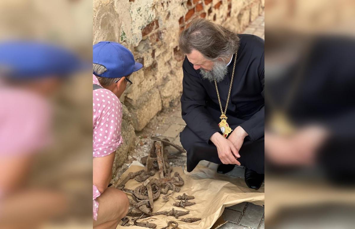 В Торжке на территории монастыря нашли предметы XIII века 