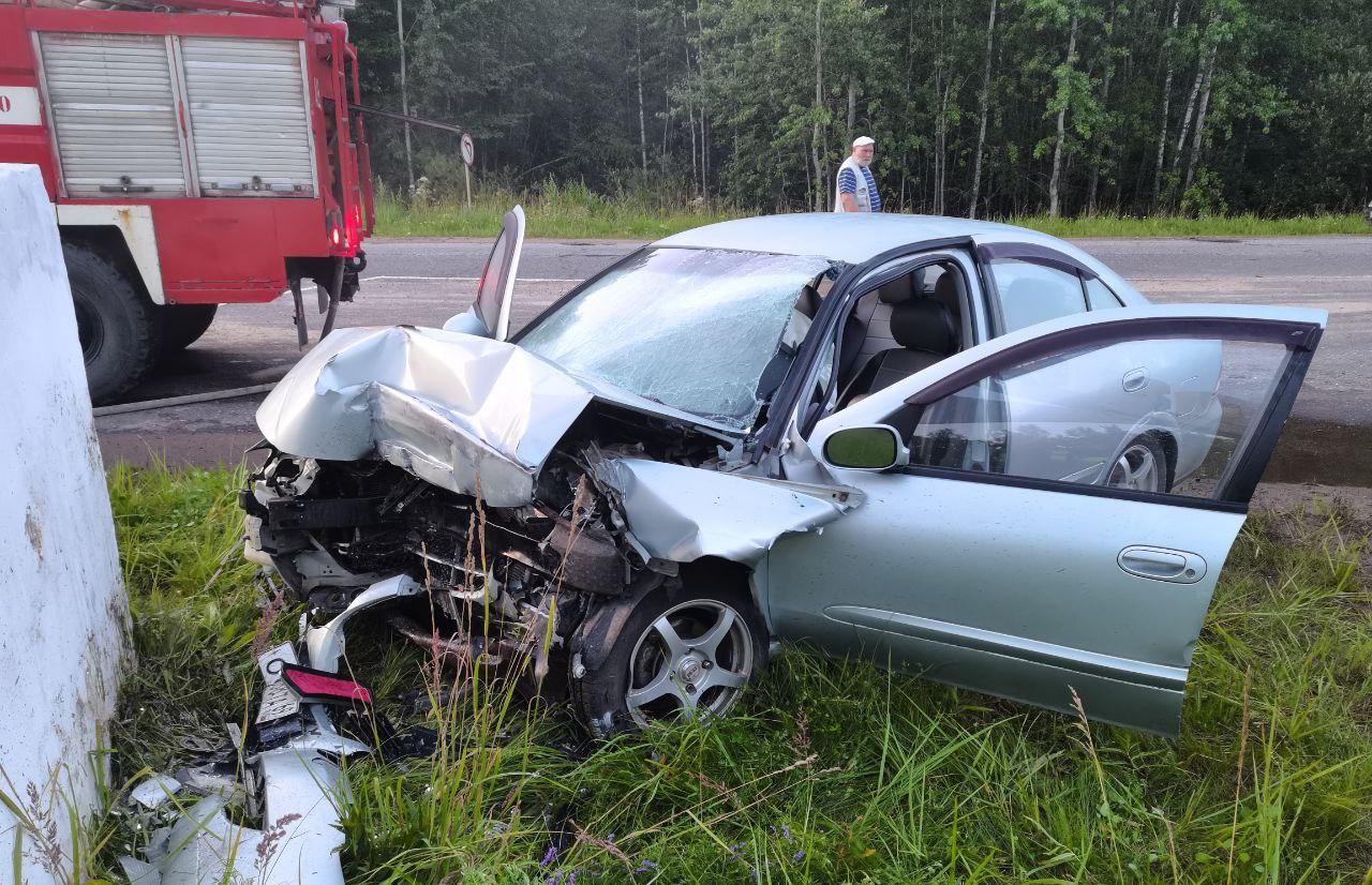 В Тверской области легковушка врезалась в стелу-указатель «Нелидово» — водитель погиб