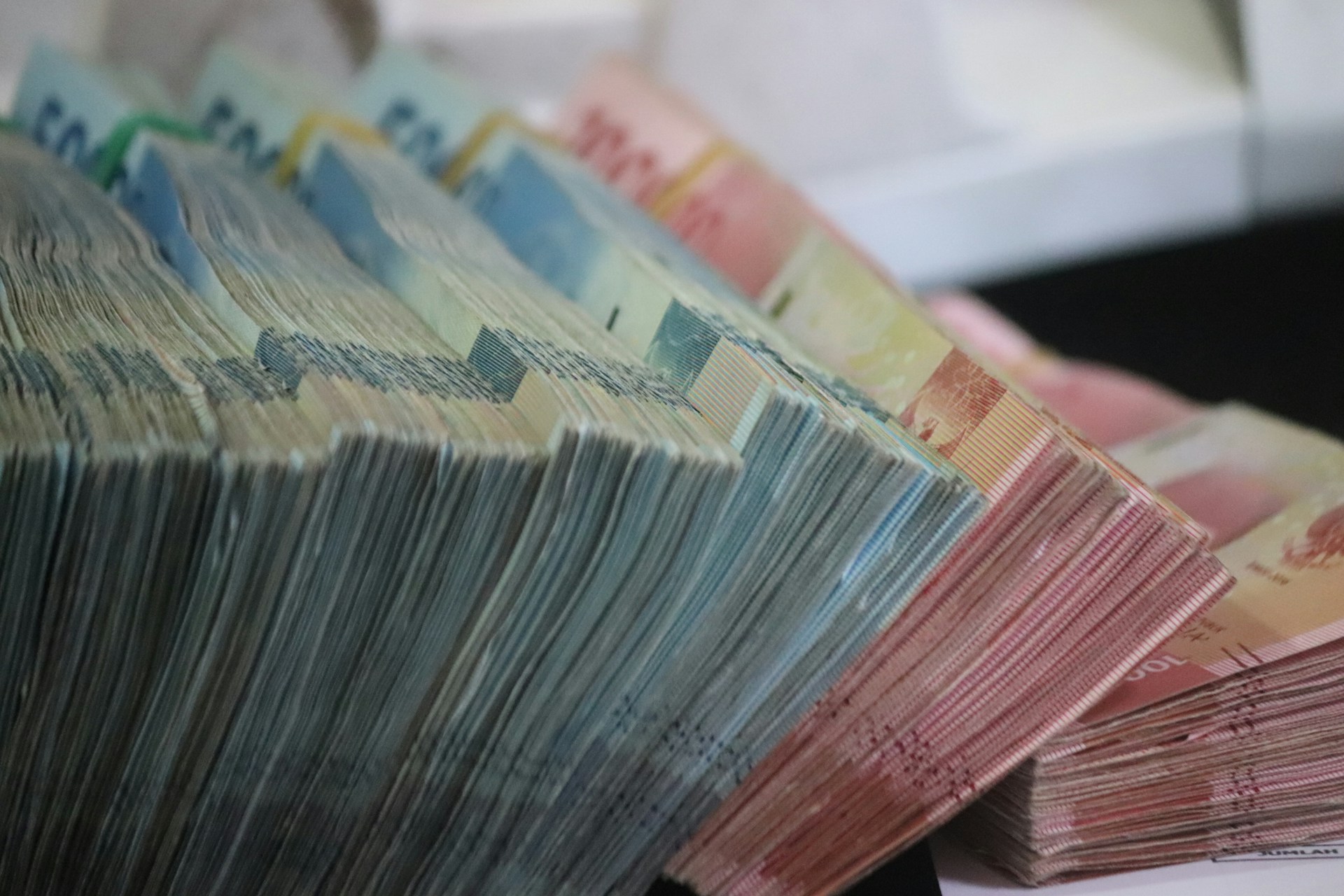 Тверьстат сообщил о росте средних зарплат до 57,8 тысяч рублей