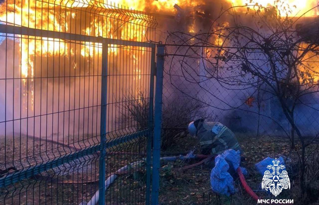 В СНТ под Конаково сгорел дачный дом