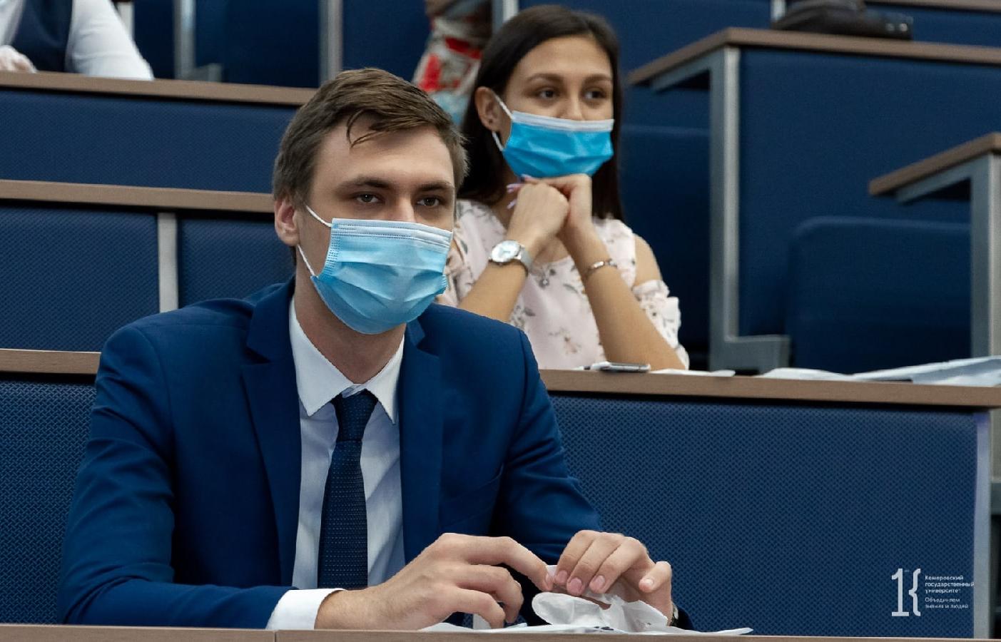 Вузы России ограничивают посещение для студентов без прививок 