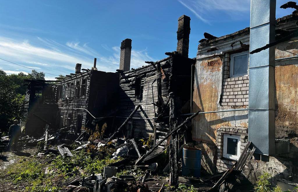 В Тверской области уничтожен огнем объект культурного наследия, где проживали три семьи - новости Афанасий