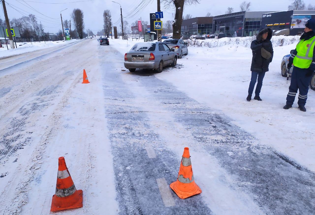 В лобовом ДТП на Московском шоссе в Твери травмы получил пассажир легковушки