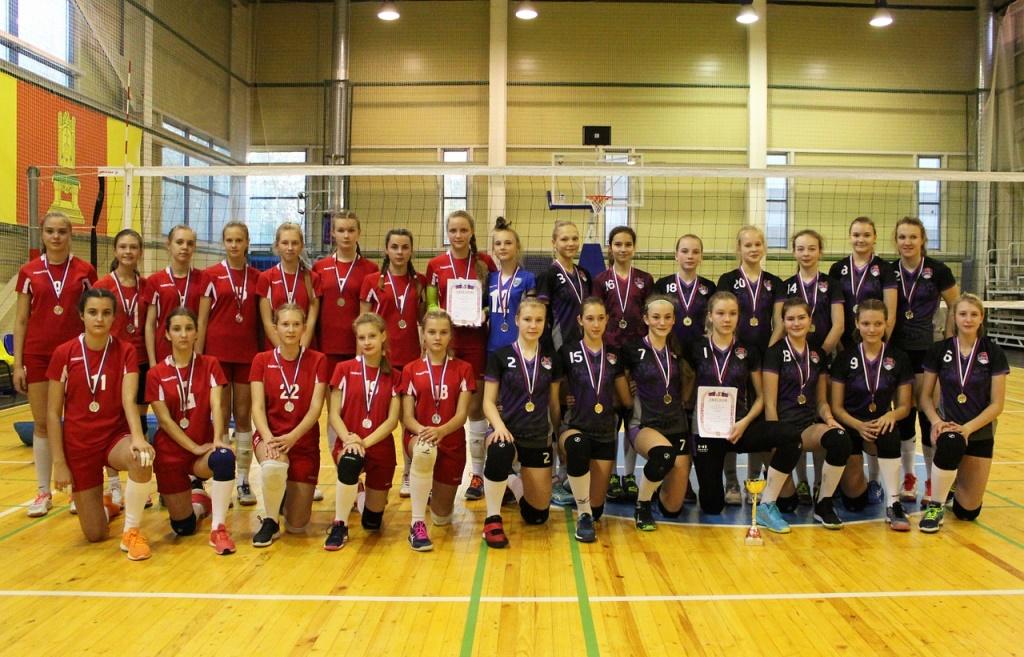 На первенстве региона по волейболу победили юные спортсменки из Твери