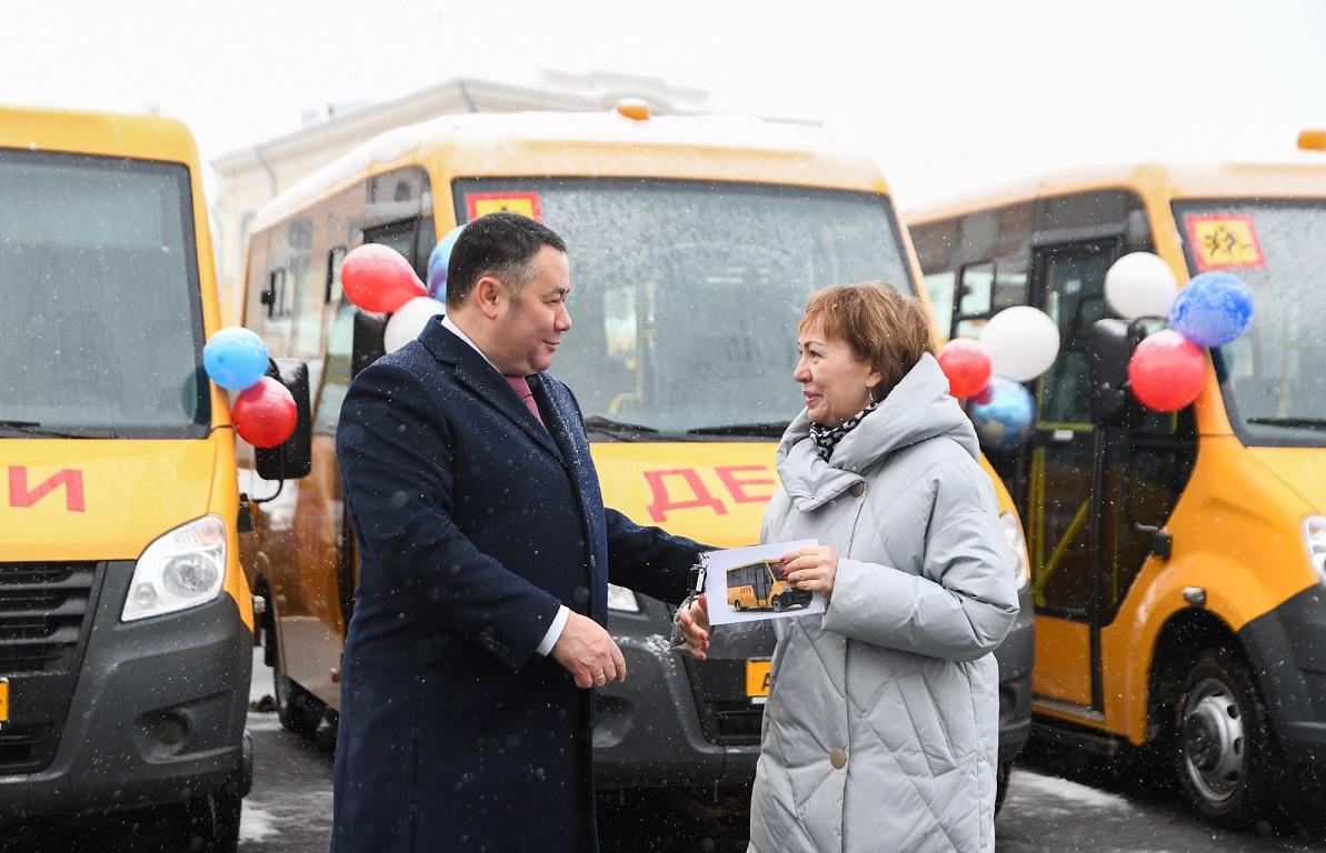 Муниципалитетам Тверской области передали школьные автобусы, автомобили скорой помощи и спецтранспорт для пожарных - новости Афанасий