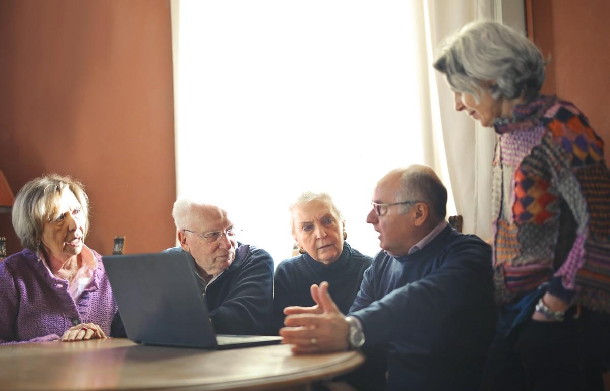 Пожилым россиянам предлагают платить 13-ю пенсию к Новому году - новости Афанасий