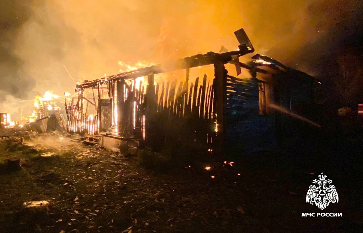 В Торжокском районе полностью сгорел дачный дом