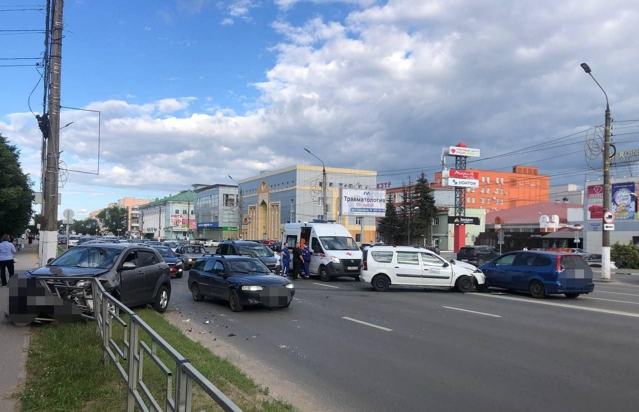 В сети опубликовано видео ДТП в Твери на проспекте Калинина – Новости Твери  и городов Тверской области сегодня - Afanasy.biz – Тверские новости.  Новости Твери. Тверь новости. Новости. Новости сегодня. Новости Твери