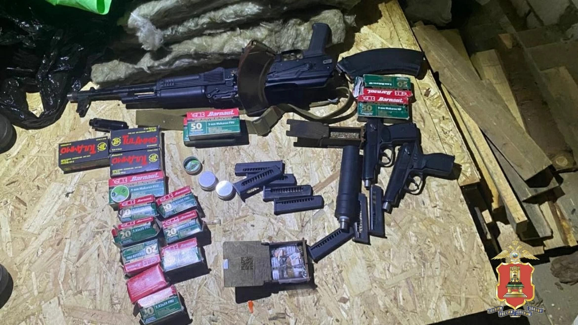 Автомат и 4 кг наркотиков нашли у жителя Тверской области 