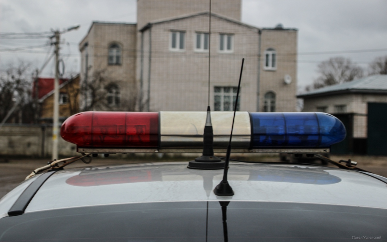 В Тверской области переходившую дорогу не по "зебре" женщину сбила машина