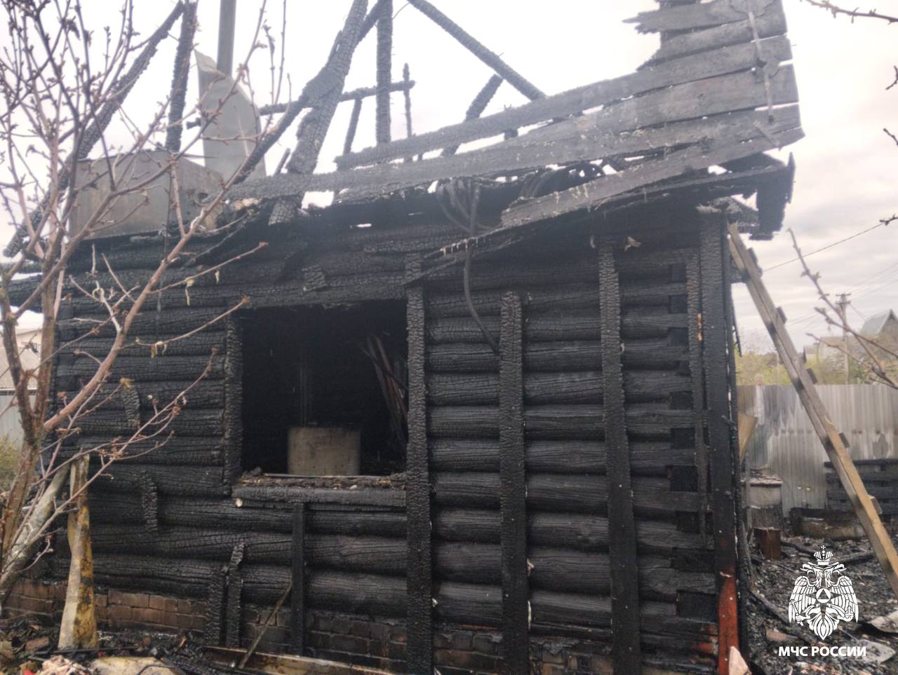 На даче под Тверью на пожаре погибли два человека