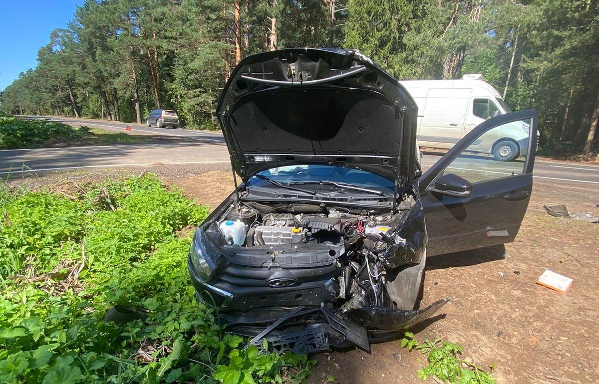 В Максатихинском районе Hyundai врезался в Lada на перекрёстке