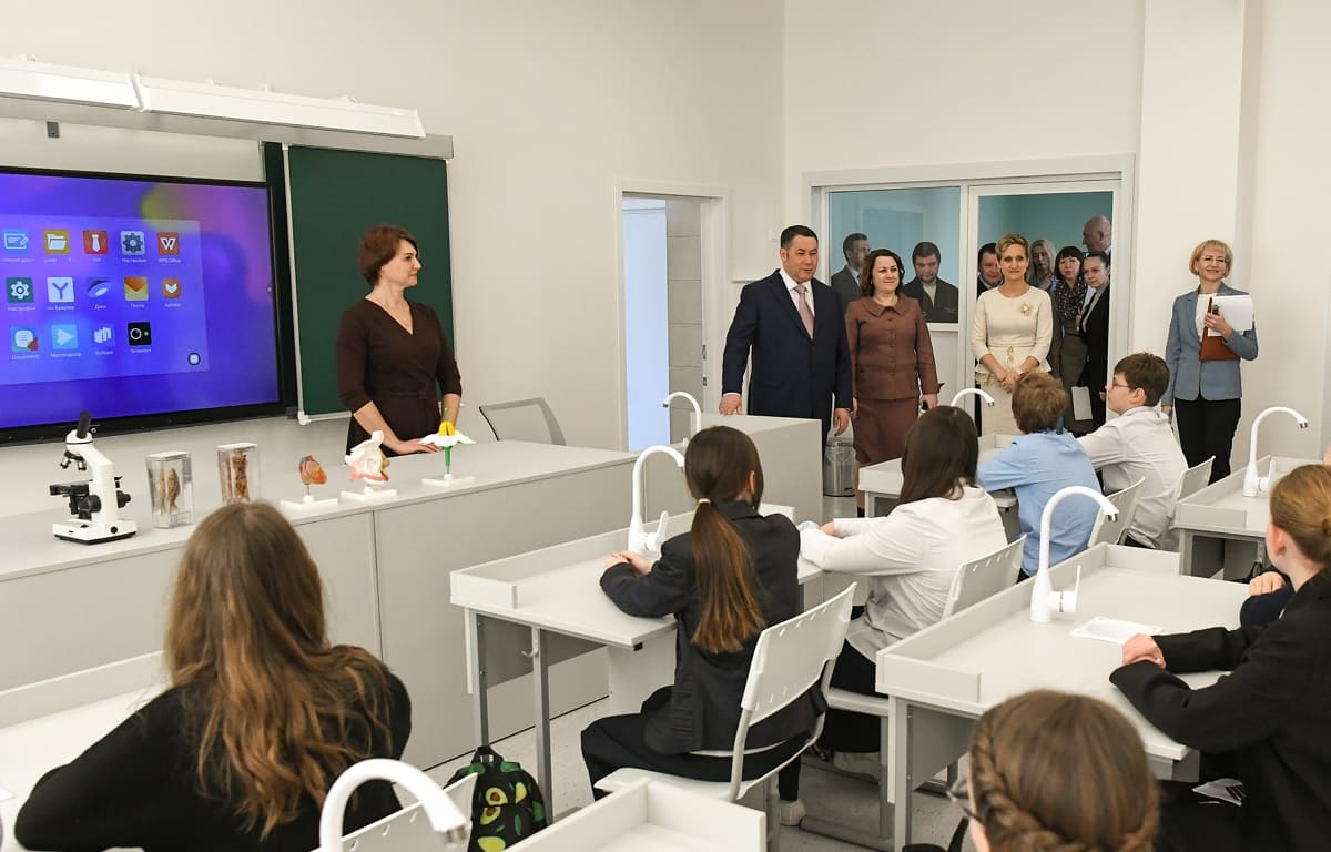 Губернатор Игорь Руденя посетил открывшуюся новую школу в микрорайоне Южный в Твери