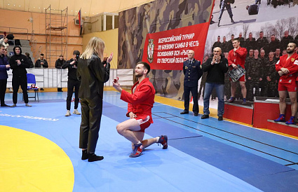 В Твери спортсмен сделал предложение девушке после победы на соревнованиях по боевому самбо  - новости Афанасий