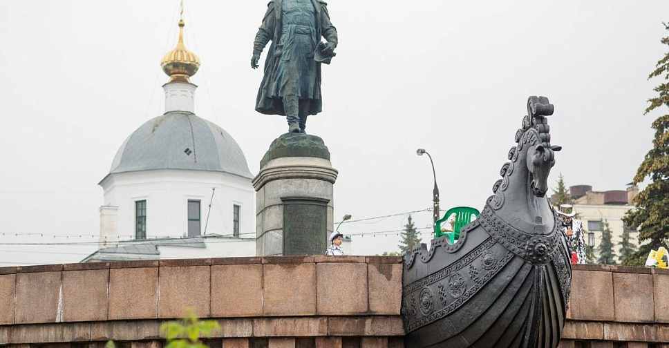 Памятник афанасию никитину в твери фото В индийском Кожикоде улицу назвали именем Афанасия Никитина 19 апреля 2022