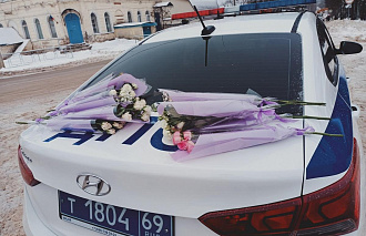 В Тверской области женщинам за рулем дарили цветы  - новости Афанасий