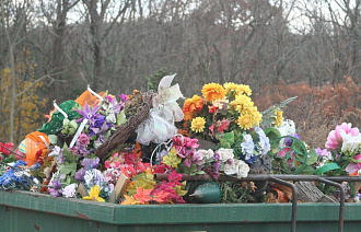 На кладбище в Кесовой Горе площадку для мусора не оборудовали в соответствии с санитарными нормами - новости Афанасий