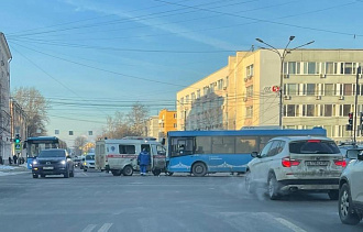 В Твери скорая помощь столкнулась с автобусом - новости Афанасий