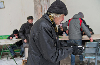 В Сонковском районе людей, оказавшихся в трудной жизненной ситуации, кормили просрочкой  - новости Афанасий