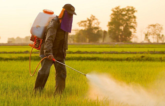 Сельхозпроизводителю из Сонкова разъяснили правила обращения с пестицидами - новости Афанасий