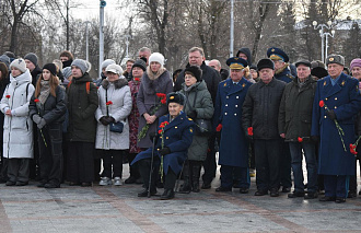 Ветеран Сталинградской битвы возложил цветы к Обелиску Победы в Твери  - новости Афанасий