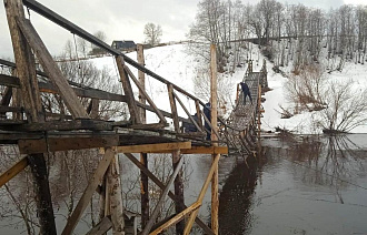 В деревне в Нелидовском округе разбирают мост, чтобы уберечь его от паводка - новости Афанасий