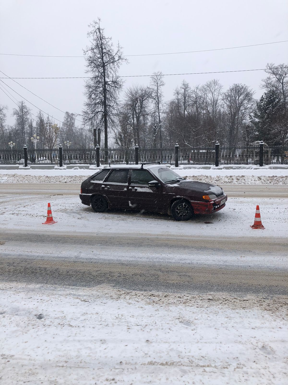 В Твери на Советской у дома офицеров молодой водитель на ВАЗе сбил пешехода  | 07.12.2021 | Тверь - БезФормата