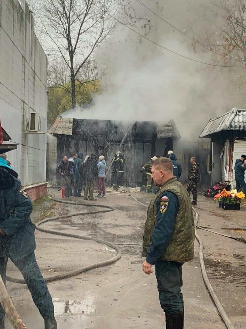 Омск осташково последние новости. Пожар. МЧС пожар. Пожар на рынке в Осташкове. Возгорание.