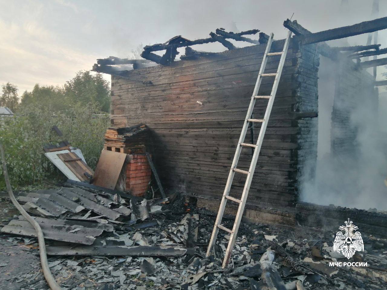 В Удомельском районе из-за короткого замыкания загорелся дом | 14.06.2024 |  Тверь - БезФормата