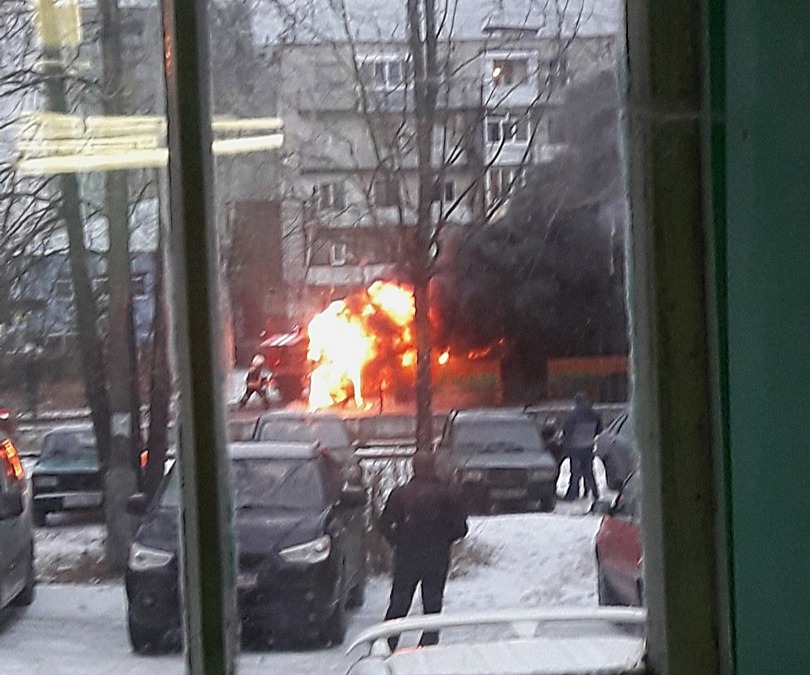 Сегодня утром в твери. В Твери сгорел автобус. В Вологде сгорел автобус. Пожар в Вологде сегодня утром.