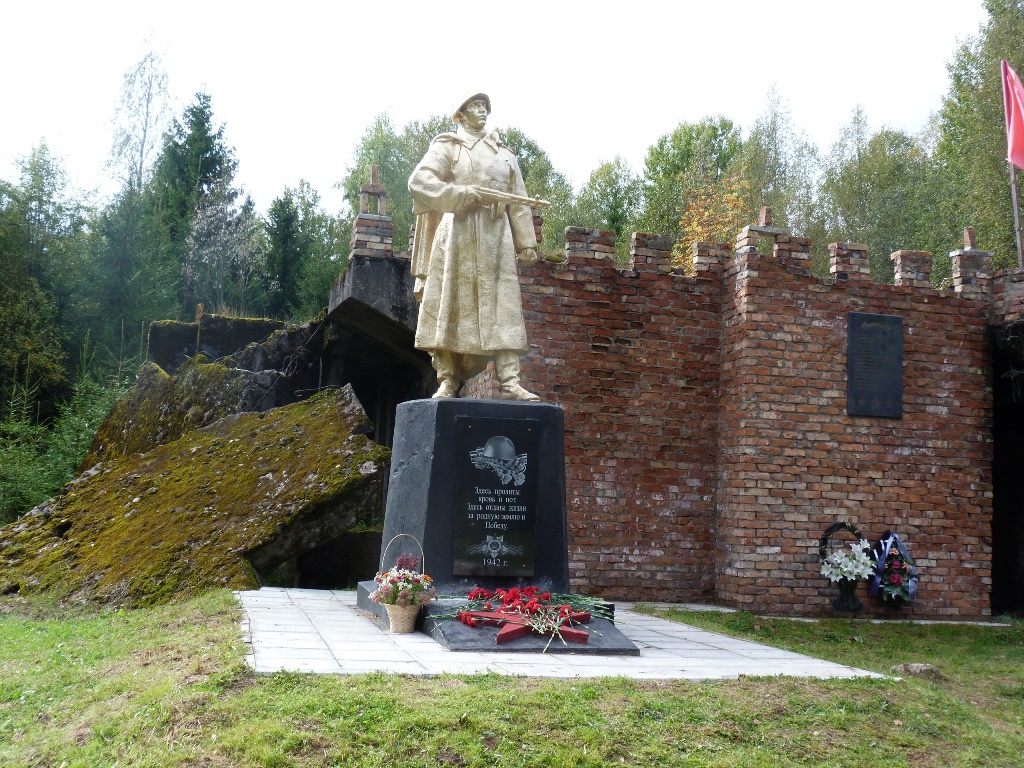 Разбитый на 24 куска памятник солдатам-освободителям перевезли в Нелидово и  восстановили 22 сентября 2019