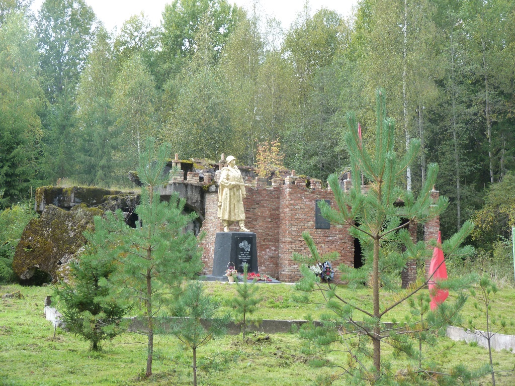 Разбитый на 24 куска памятник солдатам-освободителям перевезли в Нелидово и  восстановили 22 сентября 2019